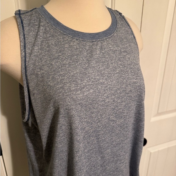 The North Face light blue size XL workout top - Picture 2 of 7